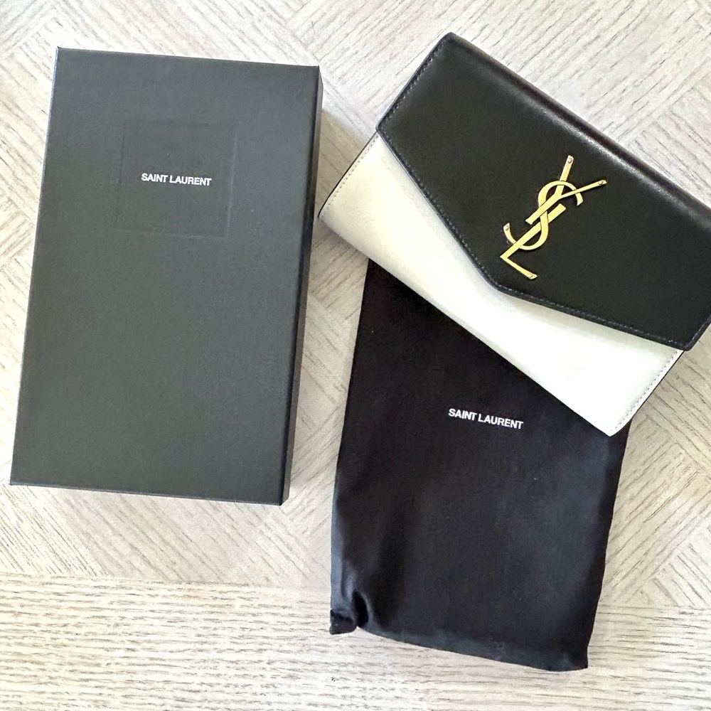 Saint Laurent YSL Uptown Wallet on Chain - Crema / Nero - Gold Hardware - Picture 8 of 12